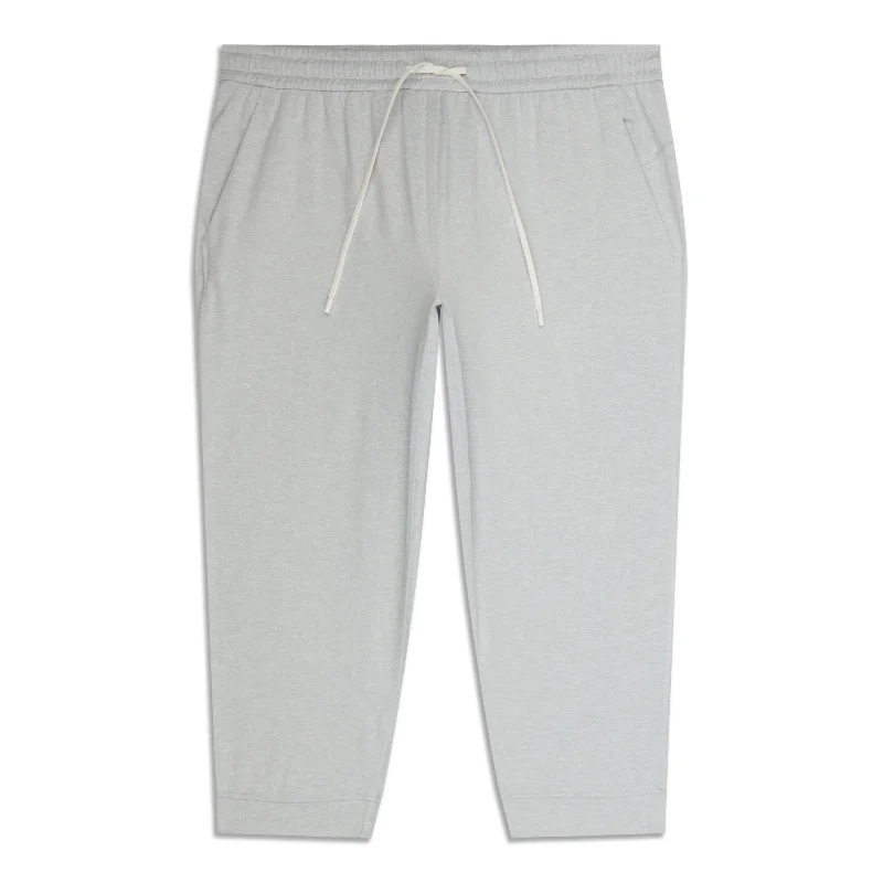 Modern Women's Apparel Soft Jersey Classic-Fit Mid-Rise Cropped Jogger - Resale